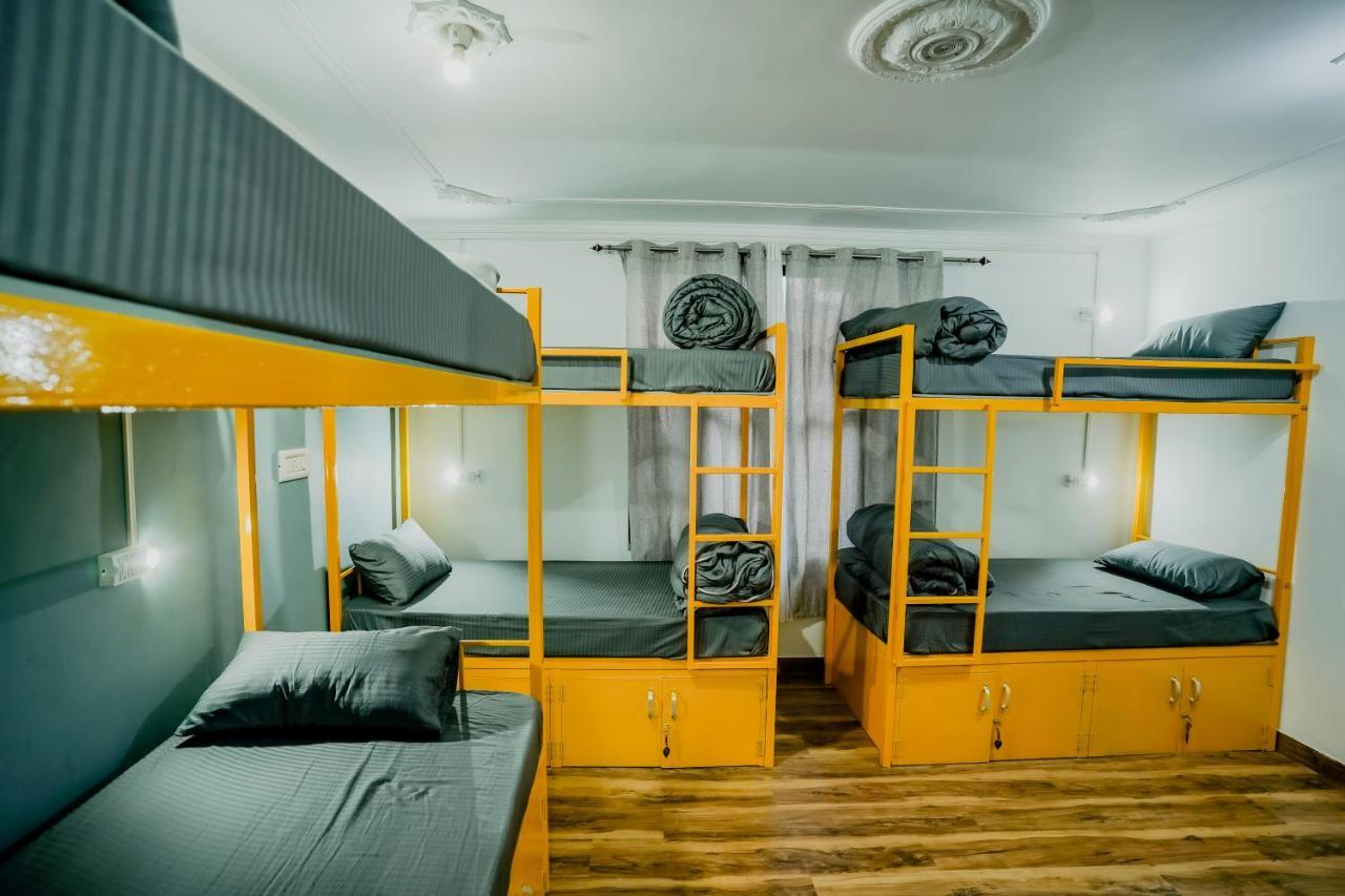 Young Monk Hostel & Cafe Dharamkot McLeod Ganj Ngoại thất bức ảnh