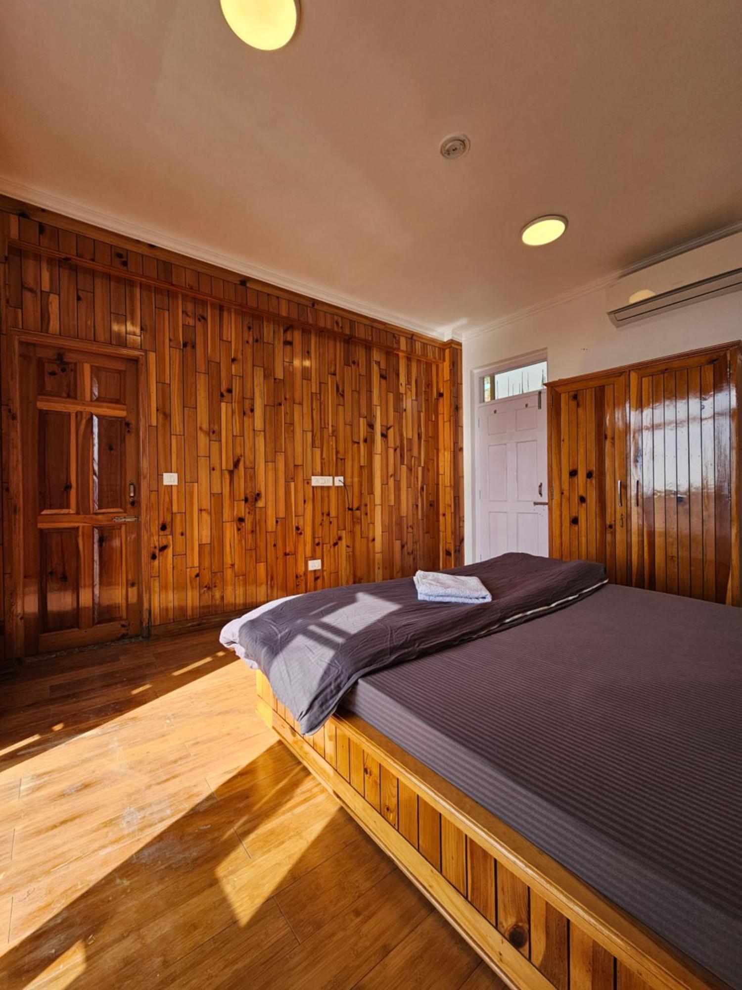 Young Monk Hostel & Cafe Dharamkot McLeod Ganj Ngoại thất bức ảnh