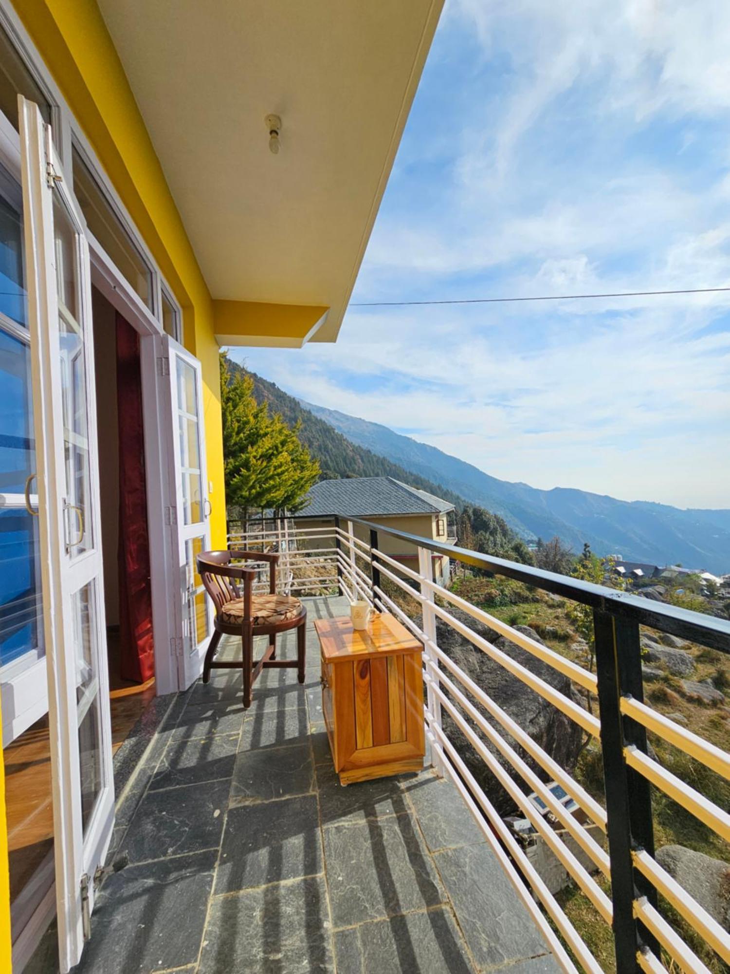 Young Monk Hostel & Cafe Dharamkot McLeod Ganj Ngoại thất bức ảnh