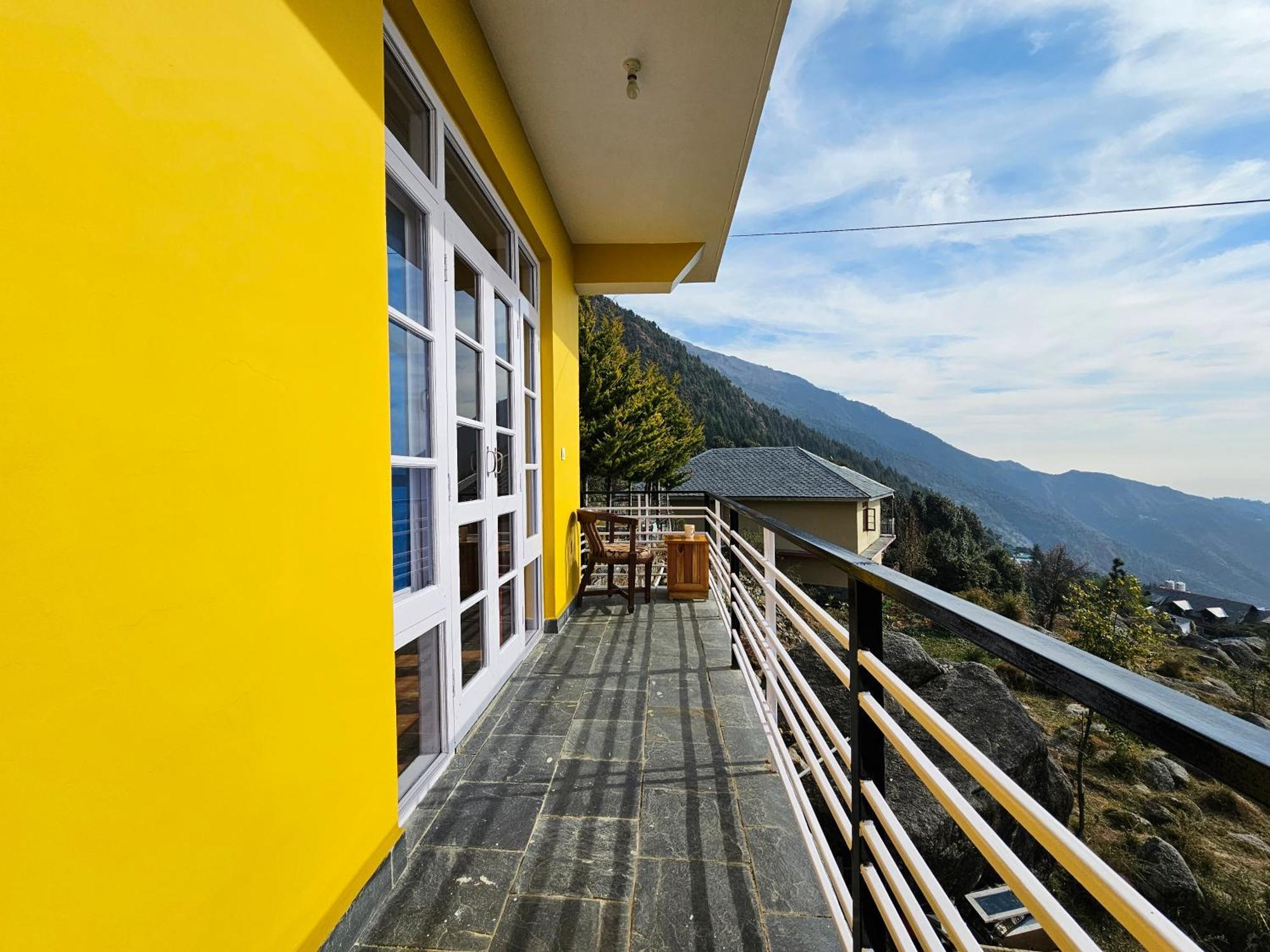 Young Monk Hostel & Cafe Dharamkot McLeod Ganj Ngoại thất bức ảnh